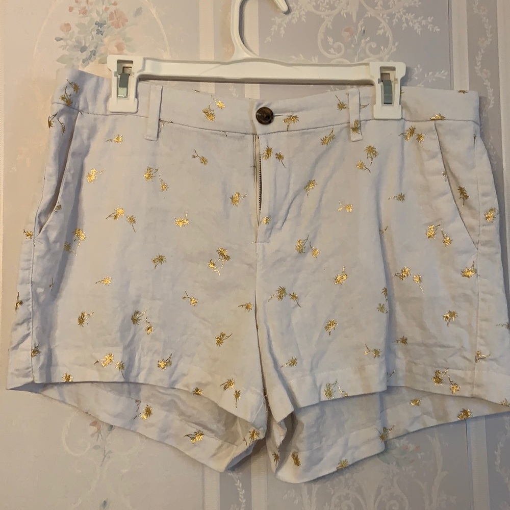 Old navy white & gold palm tree everyday short